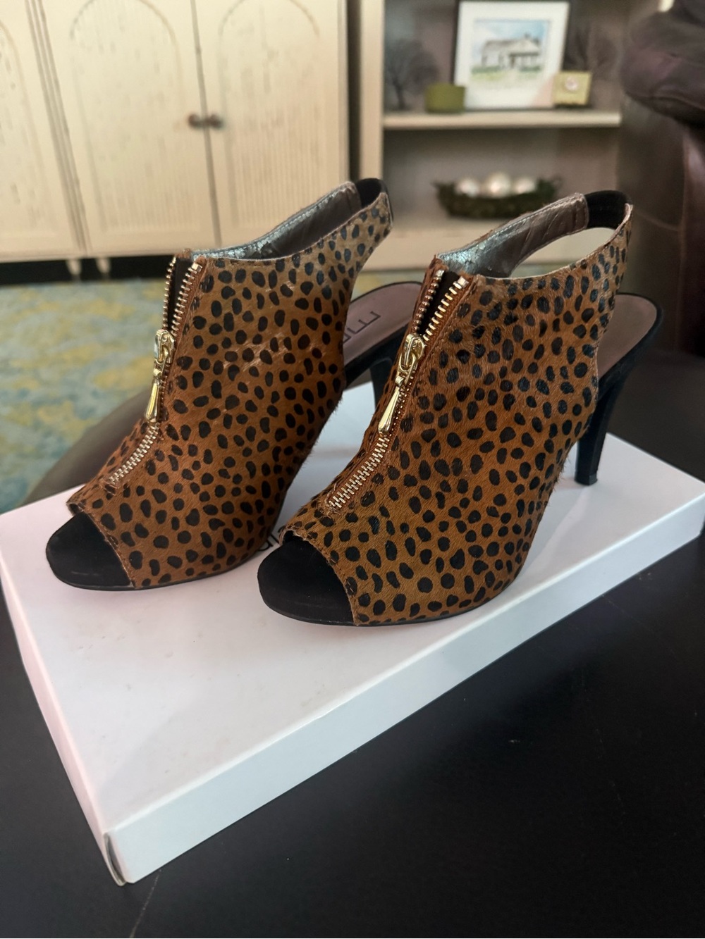 Moda Leopard Print Open-Toe Slingback Heels with Gold Zipper